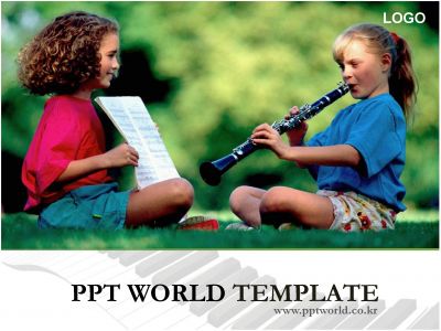 소녀 악보 PPT 템플릿 악기를 연주하는 아이들