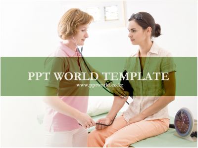 환자 외국인 PPT 템플릿 혈압을 측정하는 모습(메인)